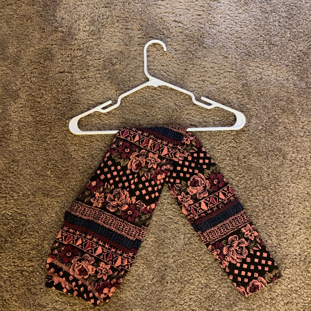 Urban Outfitters- Truly Madly Deeply Floral Boho Leggings